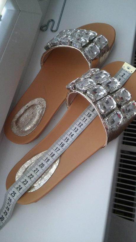 Šľapky s kamienkami, 39