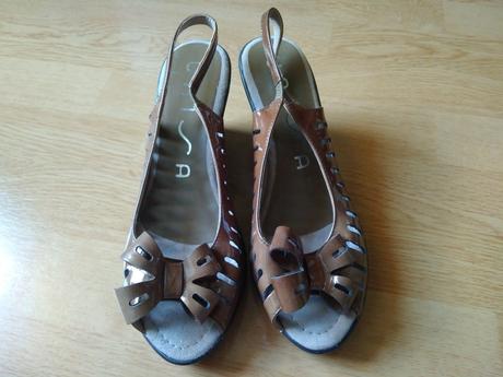 Zaujímavé nenosené sandálky, 37