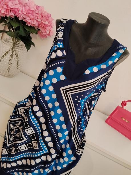 Marila elegantné modré šaty s geometrickým vzorom, xl