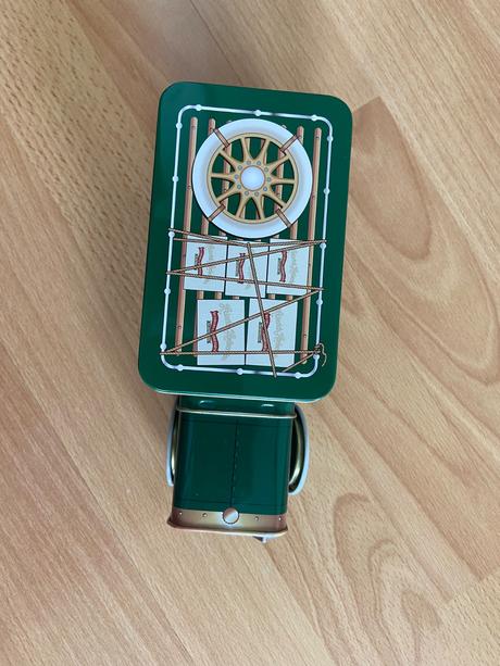 Hracie skrinky autíčko na sladkosti,