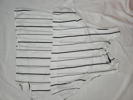 Top s modrými prúžkami, gate,42