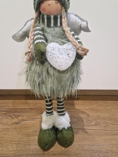 Anjelik s led srdiečkom postavička,