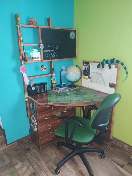 Školsky stolik so stoličkou pre prváčika..,