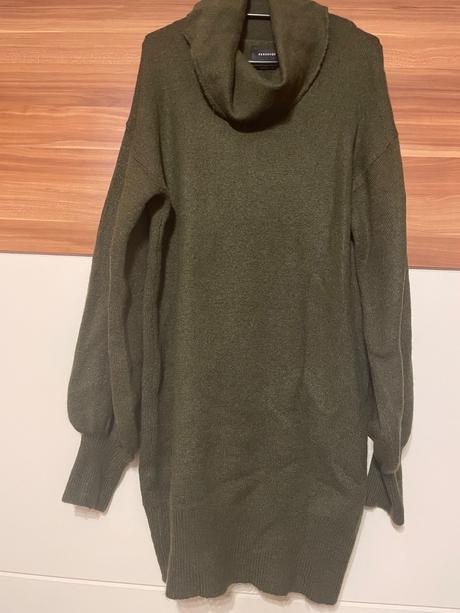 Svetrove saty, reserved,l