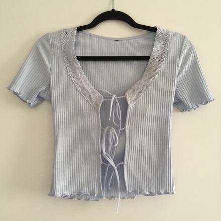 H&m romantický top so zaväzovaním, h&m,xs