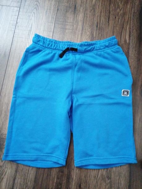 Šortky, f&f,140