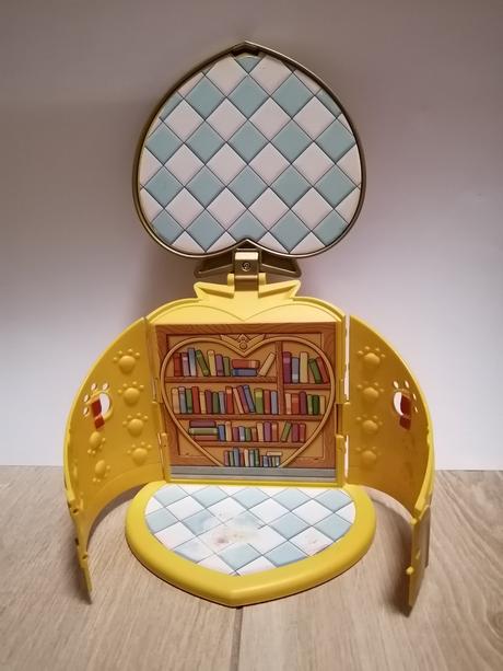 Malá knižnica na hranie pre mini bábiky,