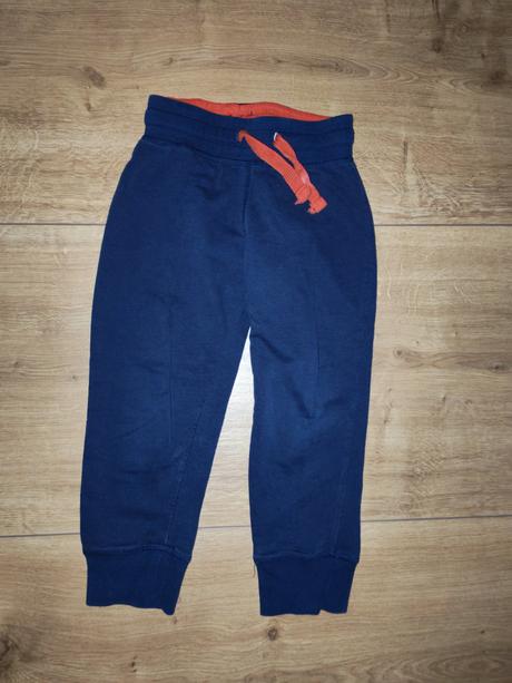 Tepláčiky a rifle, lupilu,98