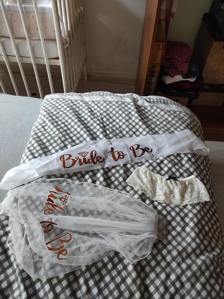 Podväzok a veci na rozlúčku, intimissimi,l