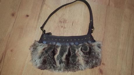 Kožušinová malá kabelka, 