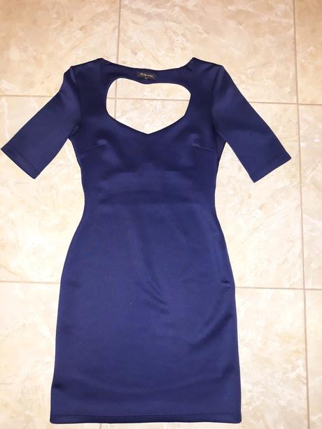 Šaty so zaujímavým riešeným chrbtom, s