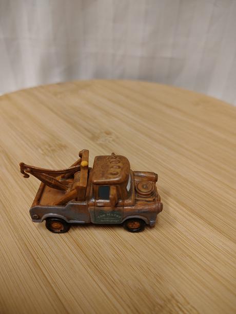 Figúrka burák (tow mater), disney pixar, 6 cm,