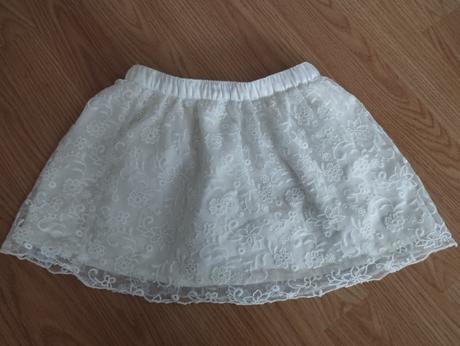 Čipkovaná sukňa, 92