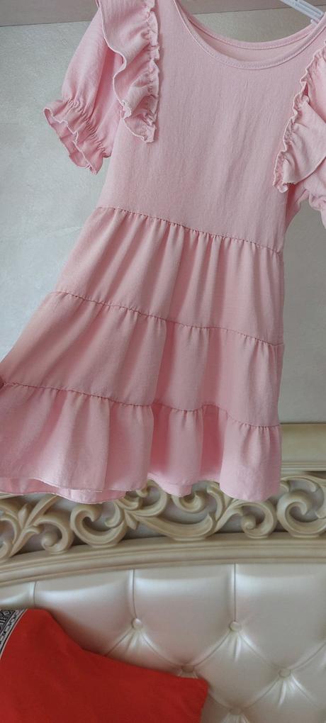 Vzdušné volanové šaty, 104