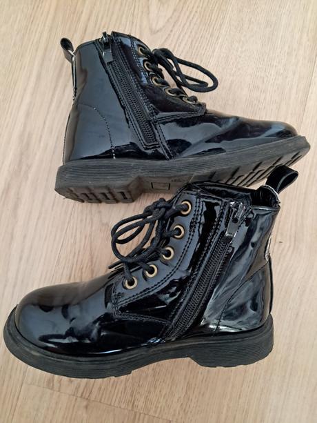 Dievcenske topanky, 29