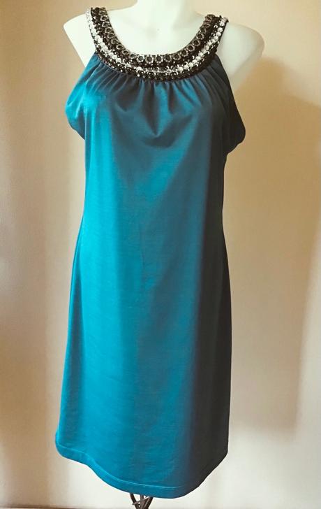 Krásne pruzne saty, 42