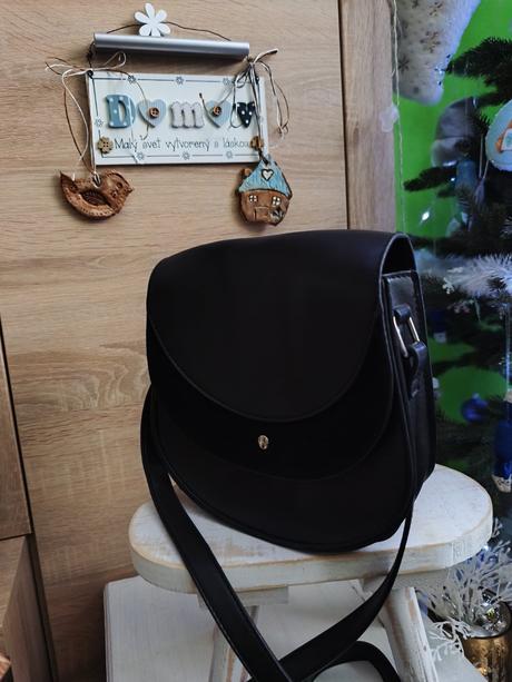 Dámska štýlová čierna kabelka, 