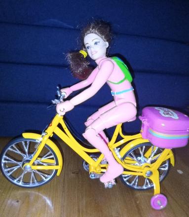 Barbie na bicykli,