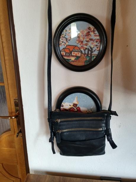 Kabelka crosbody z pravej koze,parkrat pouzita,