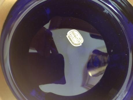 Vazička a popolník, 