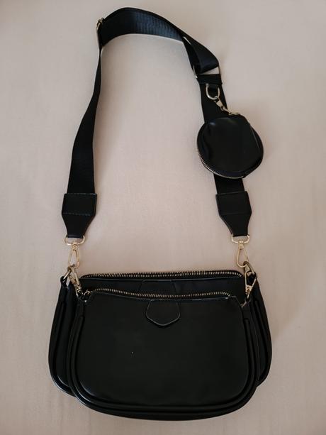 Čierna trojkabelka, 