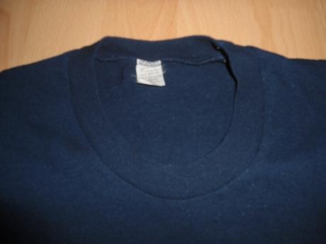 Tmavomodre tricko, 146