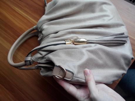 Béžová kabelka nenosená, 