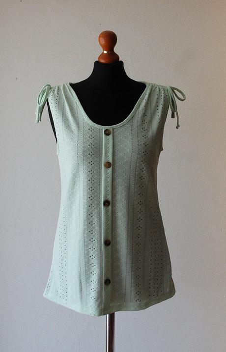 Mentolové tielko s dierovaným vzorom a gombíkmi, m