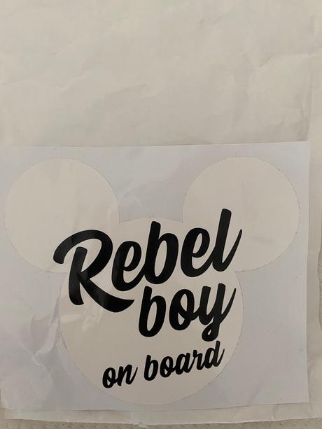 Nálepka na auto rebel, 