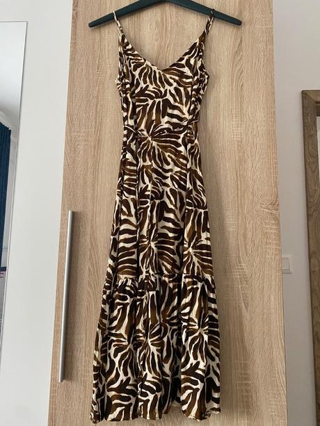 Letné šaty na ramienka s opaskom, m