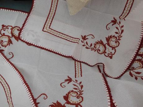 Set obrusov ručne vyšitých-vankúš ľanový, 