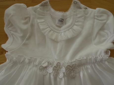 Šaty s čelenkou, richelieu,74