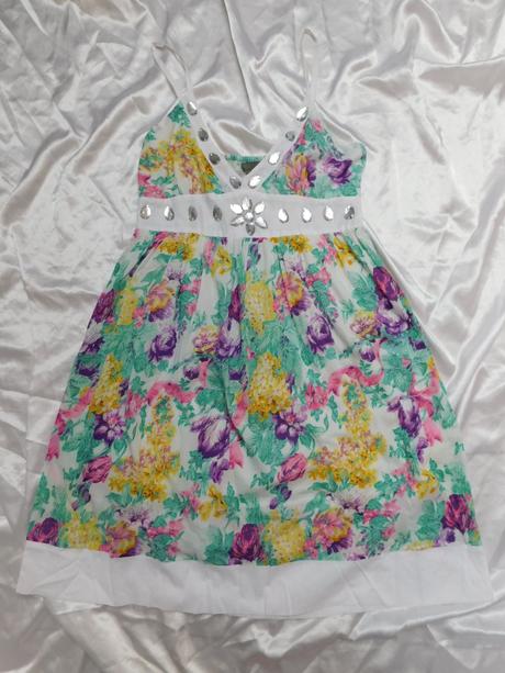 Velmi pekne letne šaty, 40 / l