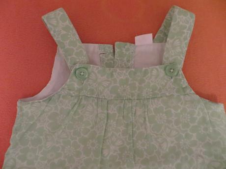 Bledozelené šaty s volánikom, 86