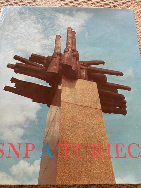 Nádherná historická stará retro kniha snp a turiec, 