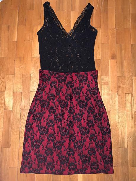 Červená elegantná sukňa s čipkou, m