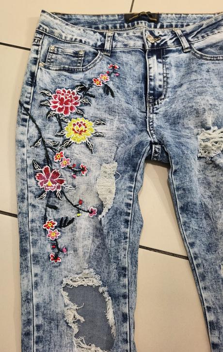 Vyšívané rifle realty jeans m/l, m
