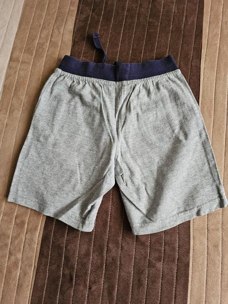 Šortky 110/116, lupilu,110