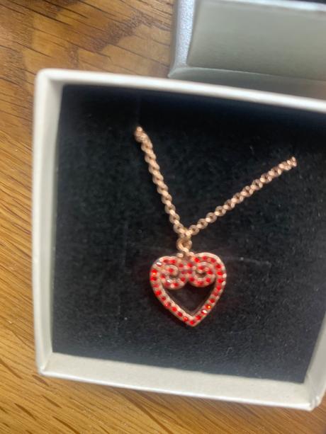 Petra toth prívesok na retiazke, petra toth