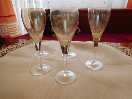 Hnedasté dúhované poháre na šampanské, 