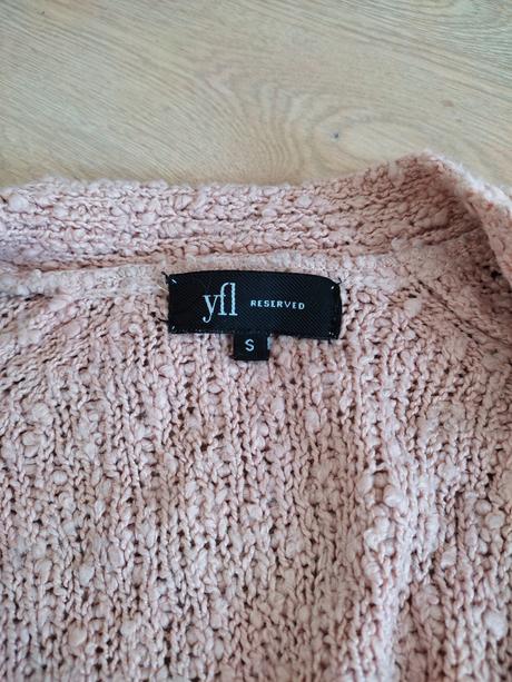 Kardigan, reserved,s