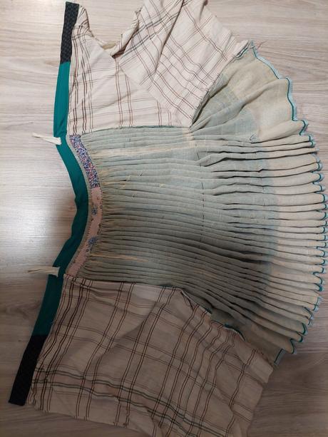 50 ročny detsky  kroj sukňa, 