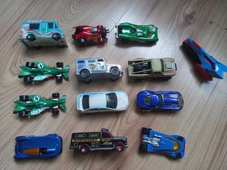 Hot wheels autíčka kus za 3,90, 