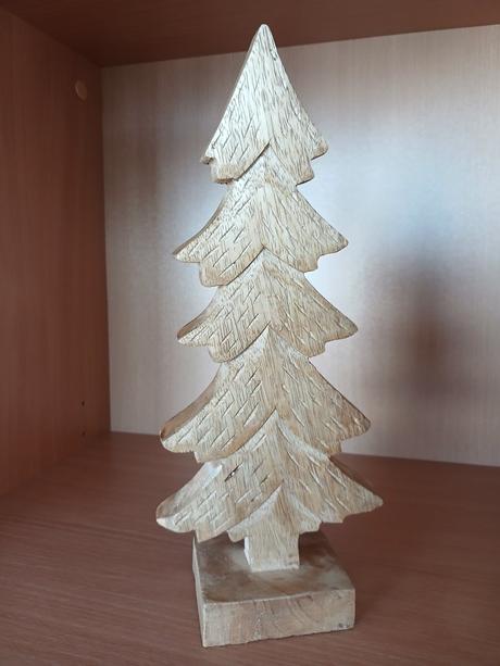 Drevený dekoračný stromček 30,5 cm,