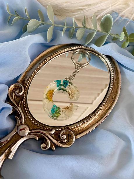 Ručne vyrobené živicové kľúčenky, 