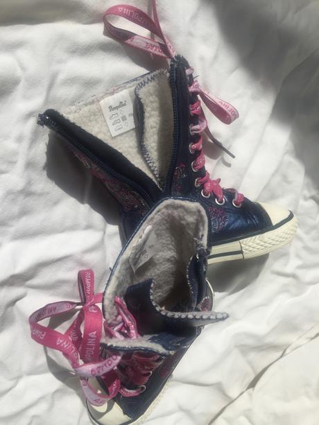 Vysoké šnurovačky zn. pampolina, 23