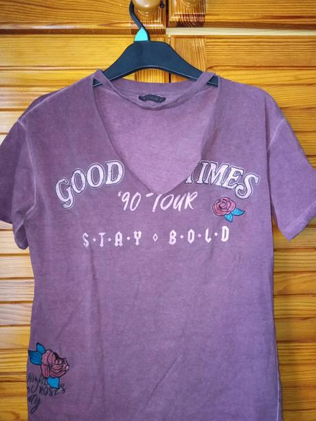 Zaujimave tricko s výstrihom a snurkou okolo krku, terranova,s