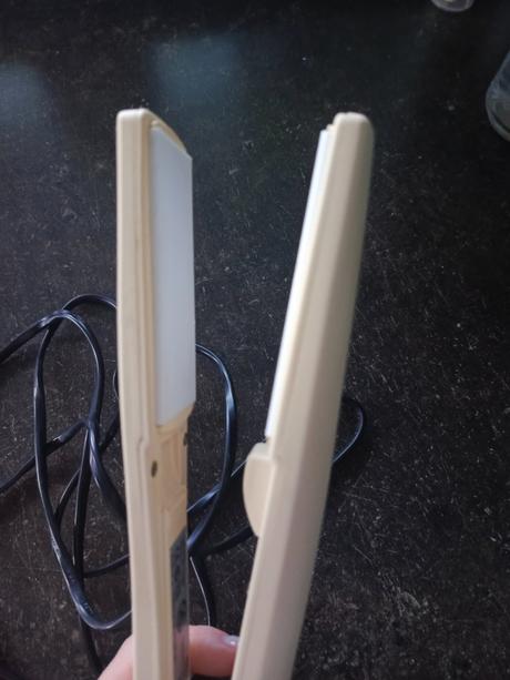 Žehlička na vlasy eta, 