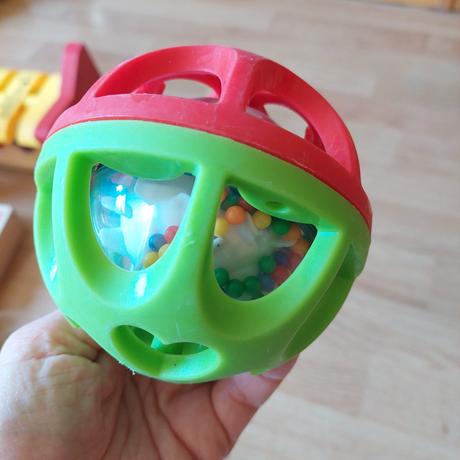 Guľa hrkalka roll ball, 