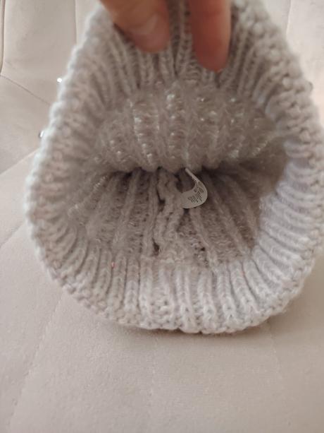 Nová sivá čiapka s brmbolcom a s ozdobnými kamienk, kik